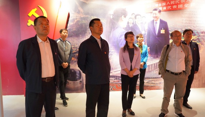 ���Ź�˾��չ���������ġ��μ�ʹ�������⵳���˶� <br/> �� �������������������չ