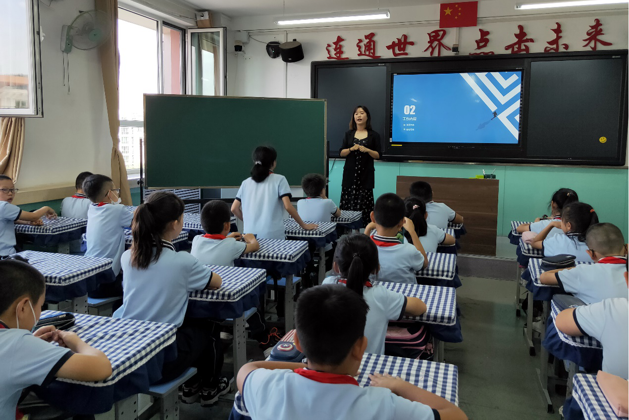 �ƻ����Ժ�ƻ�ʦ�߽����ݻ���ʵ��ѧУ