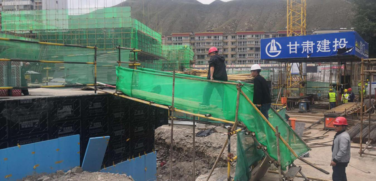 ������С��? ��������ɽ<br/>�����������Ժ������չ��һ���ڽ���Ŀ�����������?